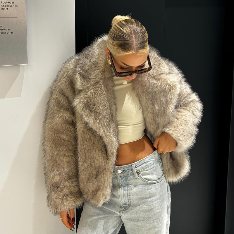 Streetwear Brands 2026 - Giacca in Pelliccia Sintetica Sfumata Chic
