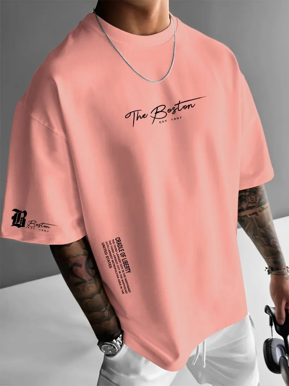 L'ultima T-shirt di lusso da u - Streetwear Brand Marketing recensione e prezzo