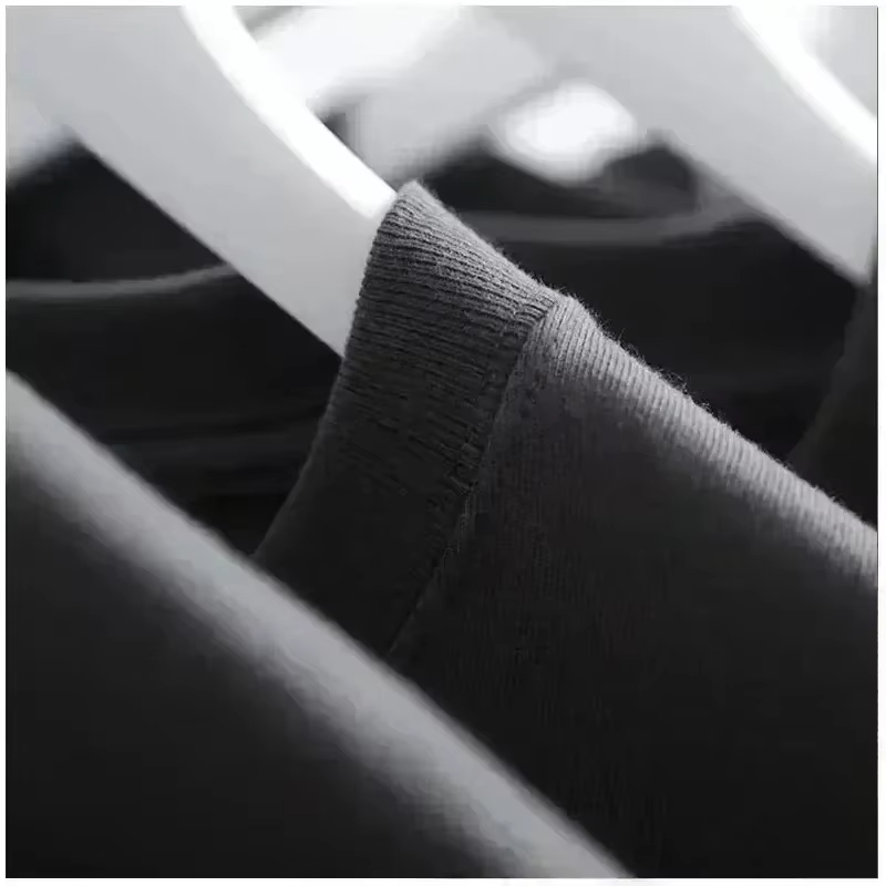 T-shirt di lusso classica con  - Streetwear Brands Logo recensione e prezzo