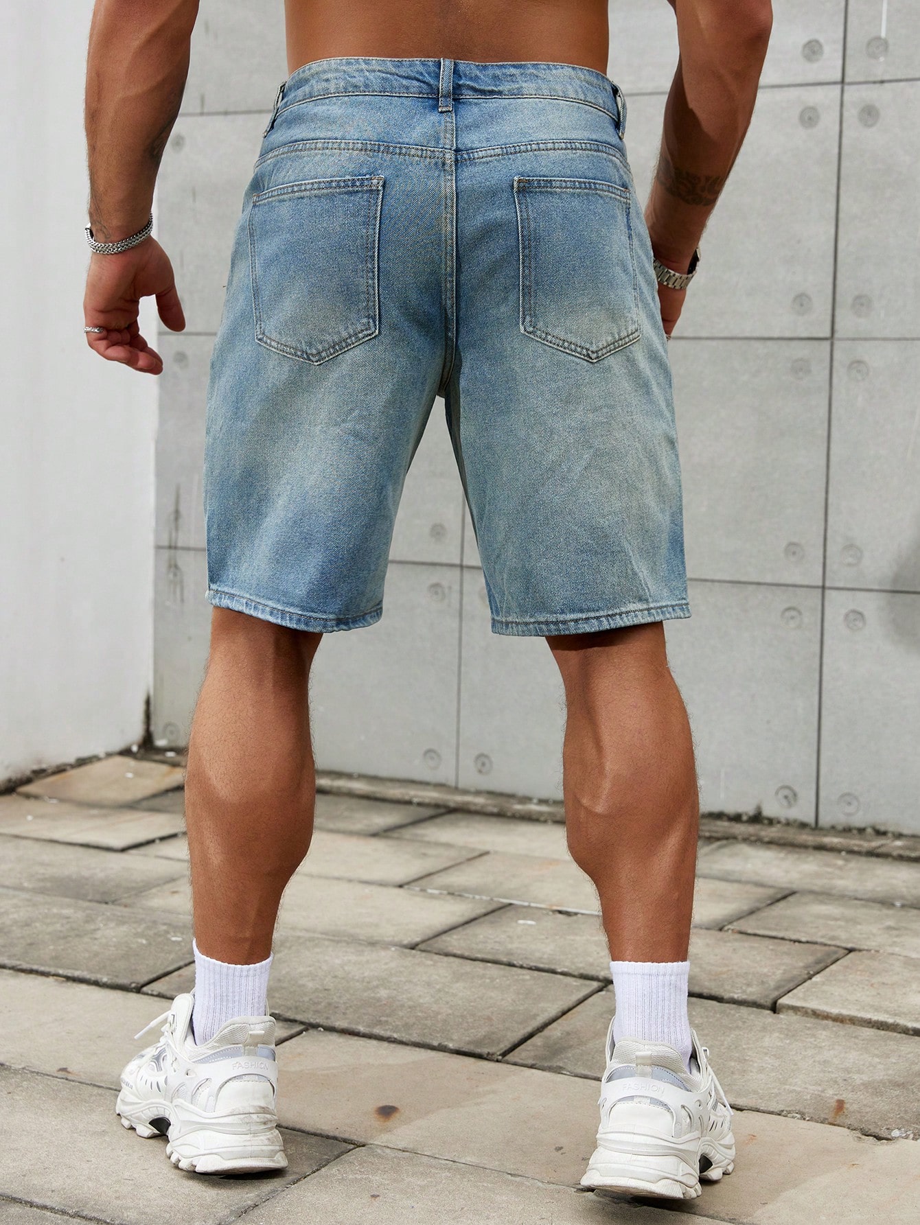 Jeans corti strappati da uomo  - Streetwear Brand Marketing recensione e prezzo